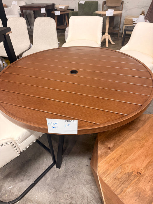 LW OUTDOOR TABLE