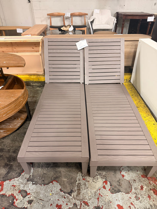 LW OUTDOOR FOLDING CHAIRS