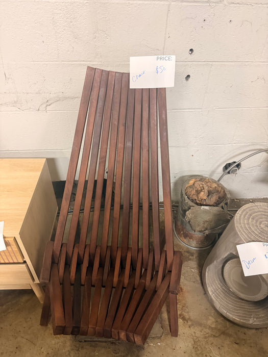 LW WOODEN CHAIR