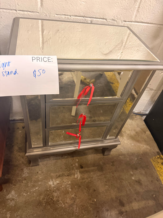 LW NIGHTSTAND - MIRRORED
