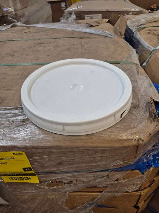 061: 5 gallon bucket lids PL000M58